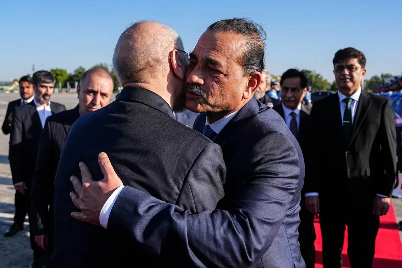 تصاویر: بدرقه قالیباف در بازگشت از پاکستان