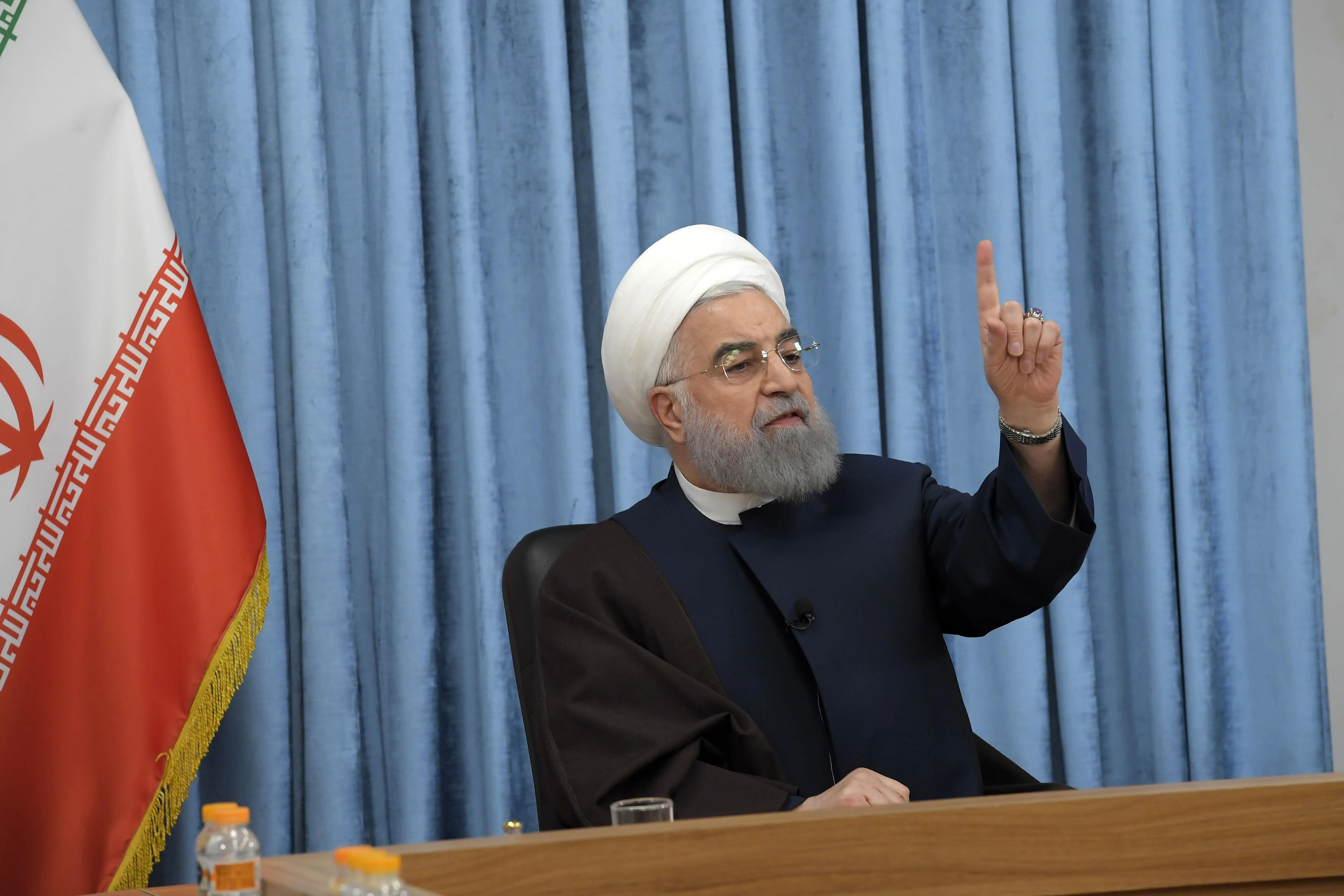 از تجمع مقابل خانه روحانی تا حکم نهایی پرستو احمدی