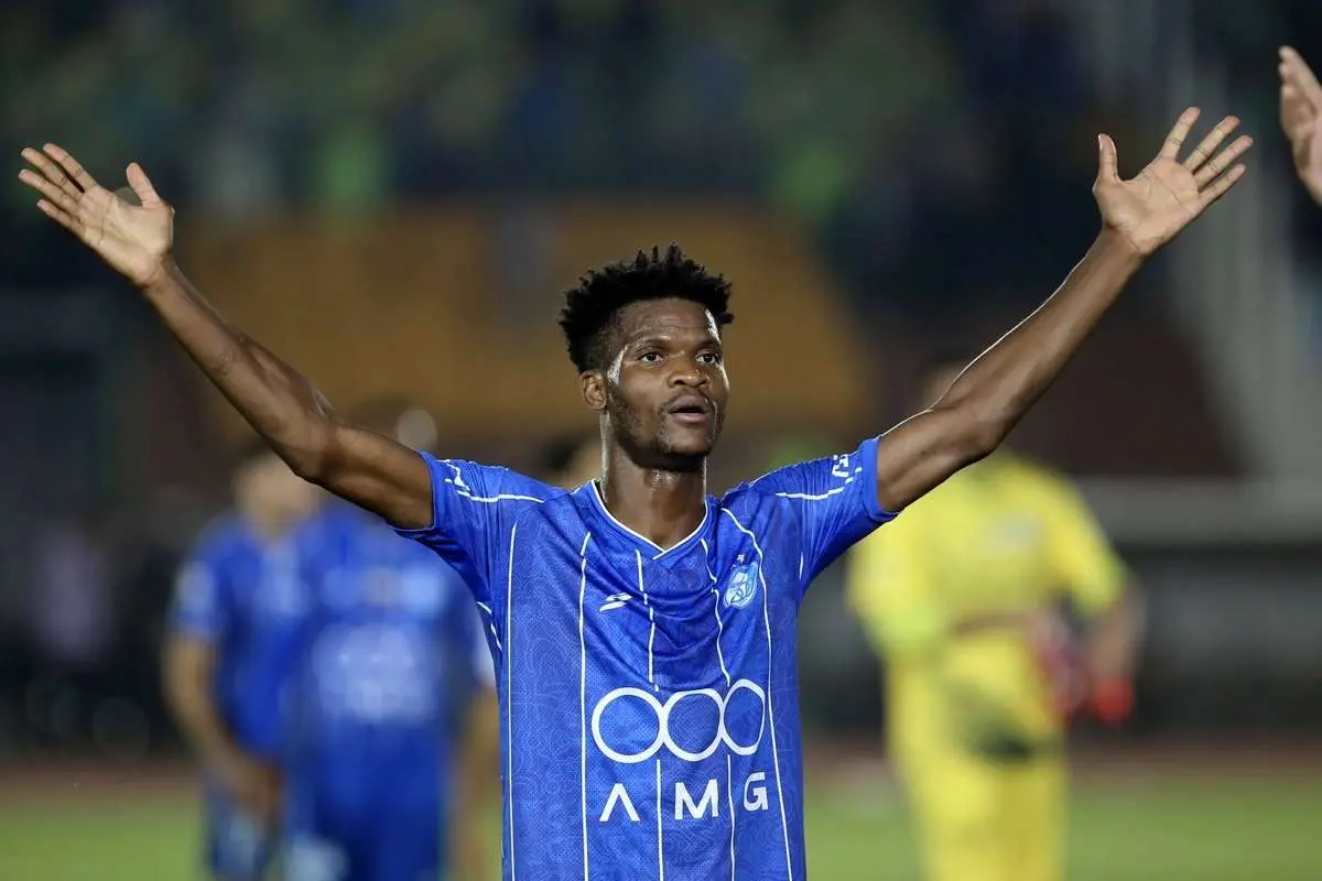 ستاره خارجی استقلال در تهران بدون تمرین و بازی