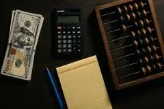 چرا دلار از قله ۱۲۶ هزار تومان برگشت؛ سه سناریو مهم بازار ارز تا پایان ۱۴۰۴