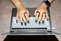 کیبوردی مخصوص ناخن‌های بلند؛ پایان عذاب تایپ!