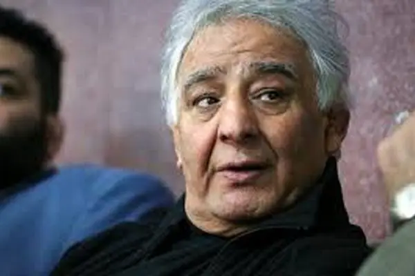 ببینید؛ رسول خادم خویشتنداری می‌کند و جوابی به دبیر نمی‌دهد!