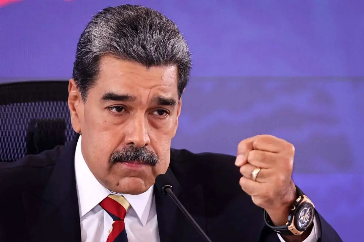 مادورو در واکنش به استقرار نظامی آمریکا: با تهدید، ما قوی‌تر شده‌ایم