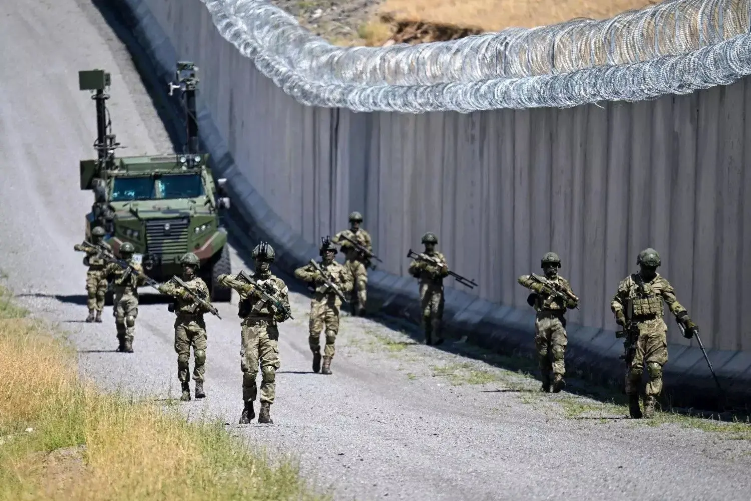 گزارش‌های ضد و نقیض درباره تصمیم ترکیه برای ساخت دیوار حائل با ایران