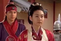 «بانو سولان» سریال جومونگ در کنار پدر و مادرش