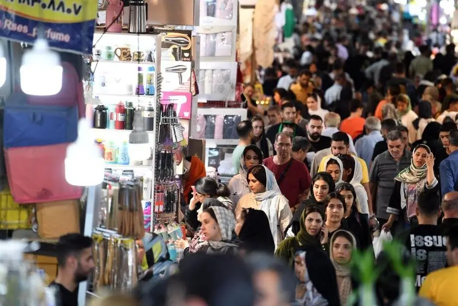 همتی: مردم دوست دارند از نظام حمایت کنند، ولی زندگی روزمره هم باید بگذرد