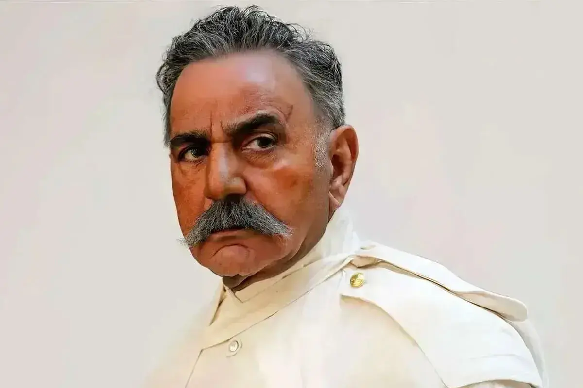 پرویز پرستویی احمد خیامی شد
