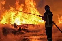 تصاویر؛ حریق گسترده در مرکز دپو پالت های چوبی یزد