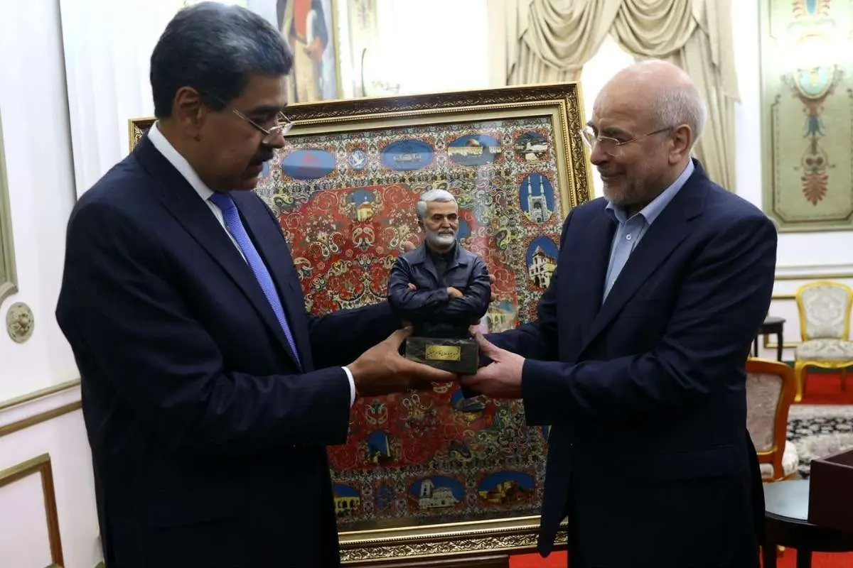 ببینید؛ قالیباف تندیس سردار سلیمانی را به مادورو هدیه داد