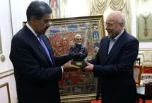 ببینید؛ قالیباف تندیس سردار سلیمانی را به مادورو هدیه داد