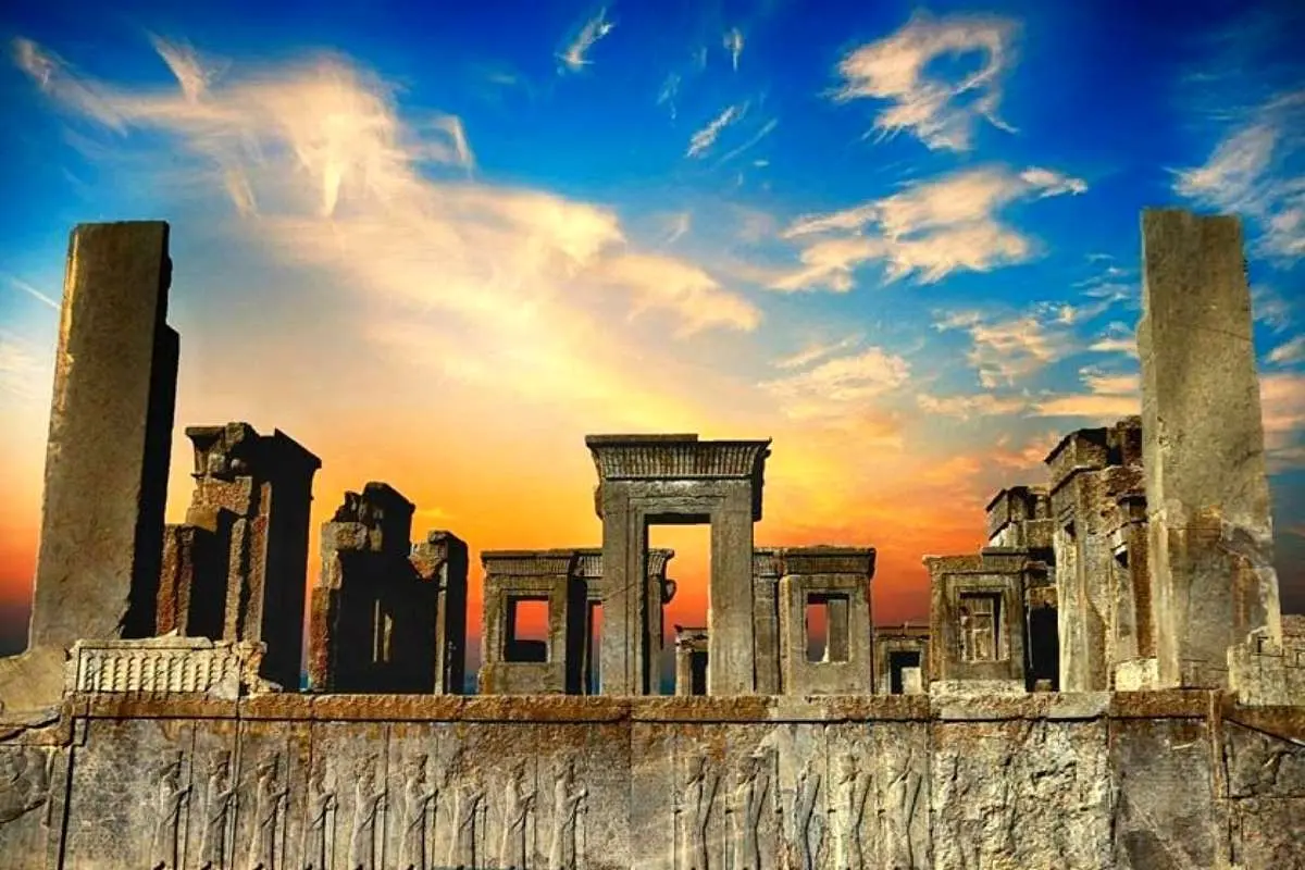 آینده نگری ۲ هزارساله هخامنشیان از زبان پیروز حناچی؛ درسی که تخت جمشید برای ایرانیان دارد 