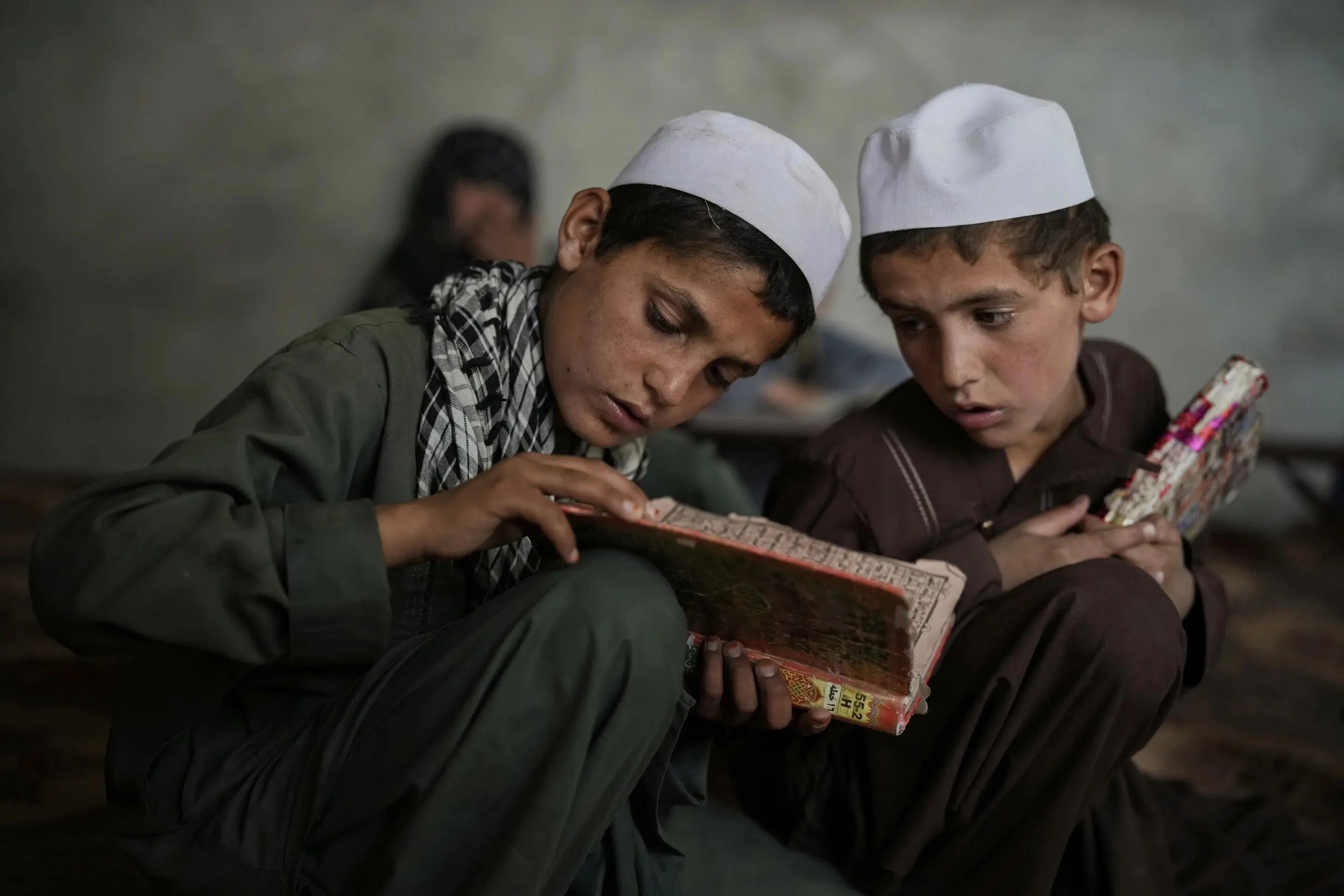 تصاویر؛ کودکان افغان در مدارس دینی؛ آموزش یا القای تفکرات مذهبی؟