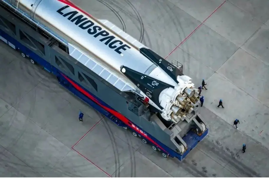 چین اولین موشک چندبار مصرف خود را پرتاب کرد