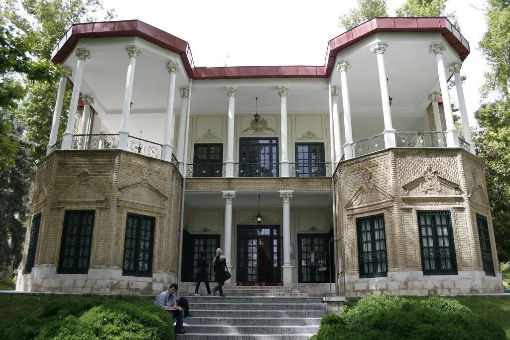 در کاخ نیاوران چه خبر است؟