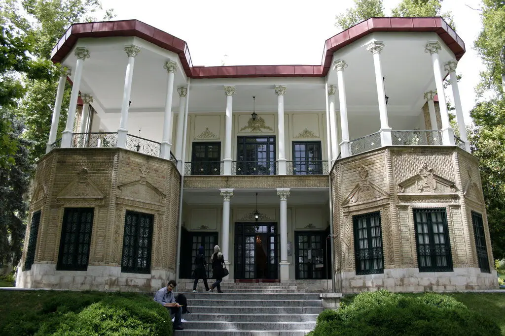 در کاخ نیاوران چه خبر است؟