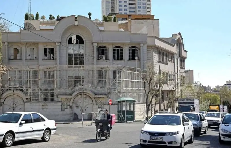 واکنش وزارت خارجه به ادعای تعطیلی سفارتخانه‌ها در تهران