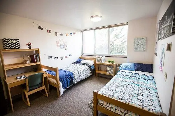 توضیح وزیر علوم درباره ندادن خوابگاه به دانشجویان