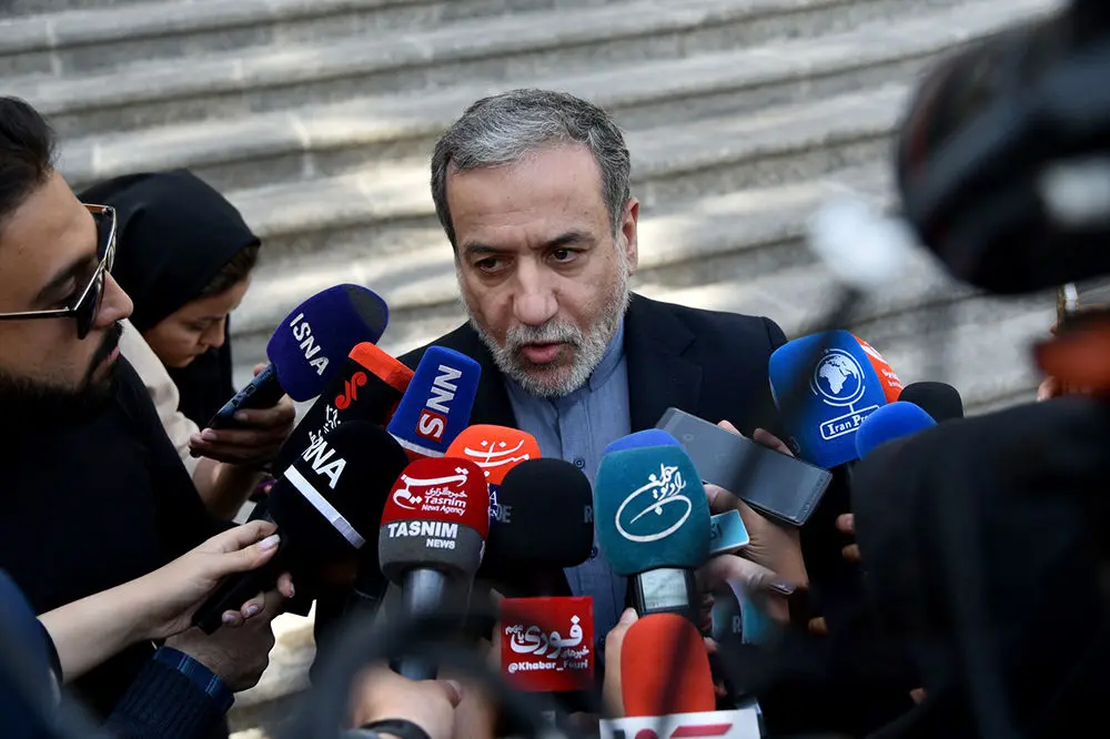 عراقچی: شاهد مواضع غیرمعقول آمریکایی‌ها هستیم؛ مقام معظم رهبری تکلیف را کاملا روشن کردند