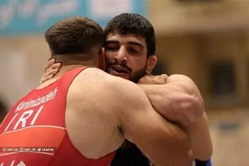 ببینید؛ مبارزه امیرحسین زارع و قاسمپور؛ سورپرایز هواداران کشتی