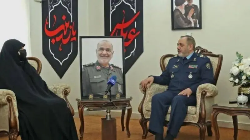 نصیرزاده در منزل شهید سلامی