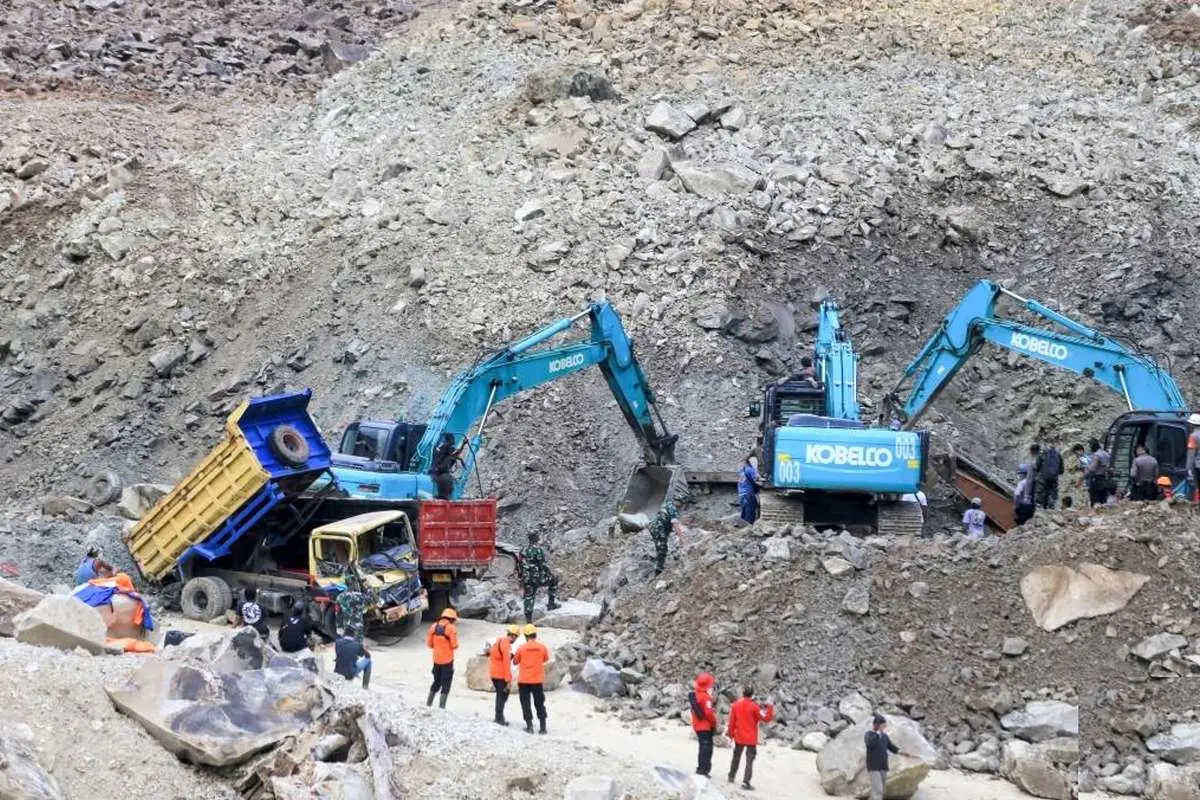 ببینید؛ رانش مرگبار زمین در معدن سنگ در استان جاوای اندونزی