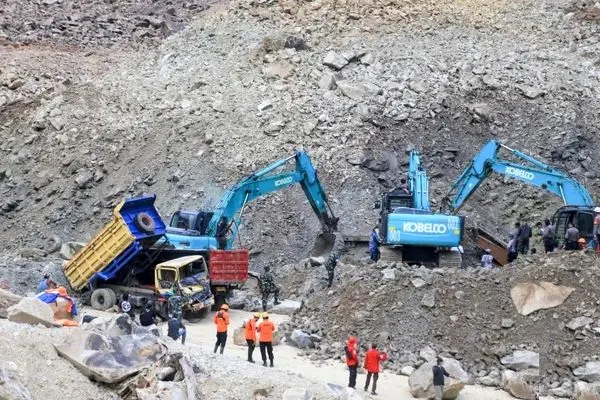 ببینید؛ رانش مرگبار زمین در معدن سنگ در استان جاوای اندونزی