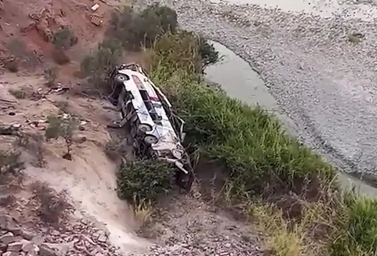 مرگ ۳۷ نفر در پی سقوط اتوبوس به دره در پرو