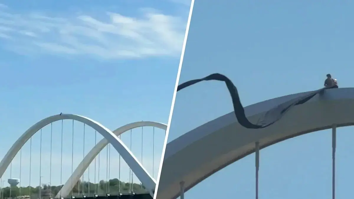 اعتراض تک نفره به جنگ با ایران