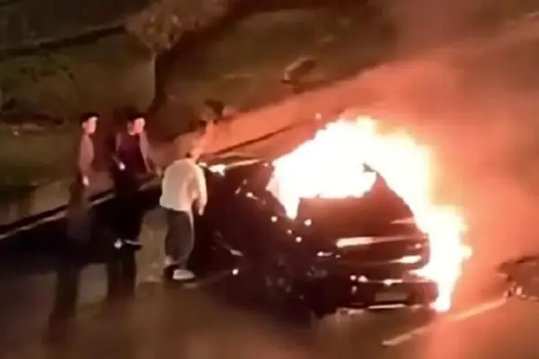 ببینید؛ مرگ دلخراش راننده خودروی برقی شیائومی در آتش/ سهام شرکت ۹ درصد سقوط کرد