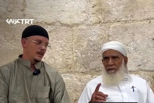 جوان بریتانیایی در مسجدی در نابلس به دین اسلام گروید