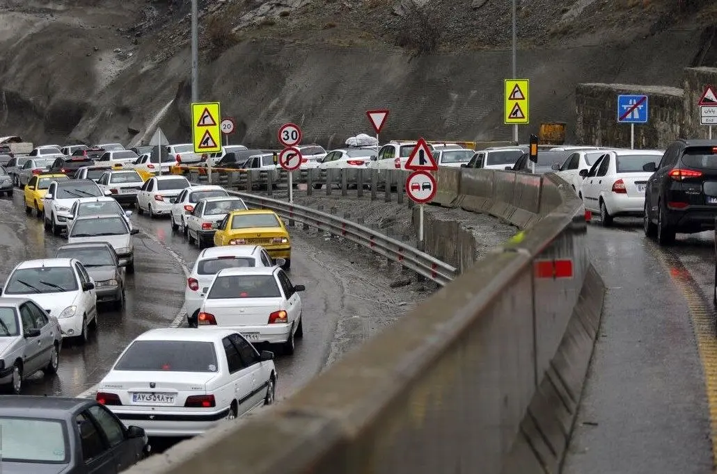 وضعیت جاده‌های کشور/ ترافیک در جاده چالوس و آزادراه تهران ـ شمال
