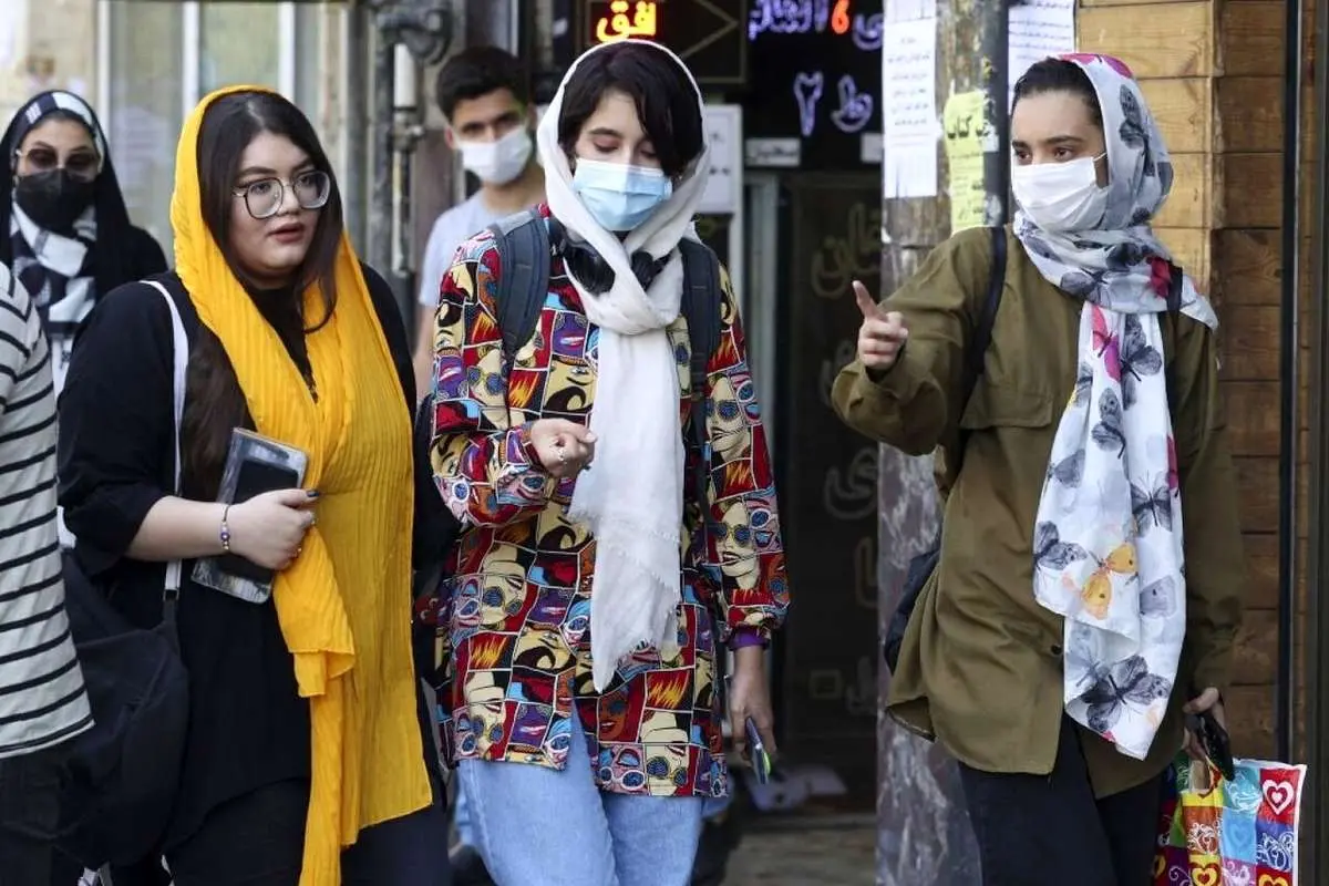 نماینده مجلس: مردان از همسران خود در خیابان سیر میشوند!