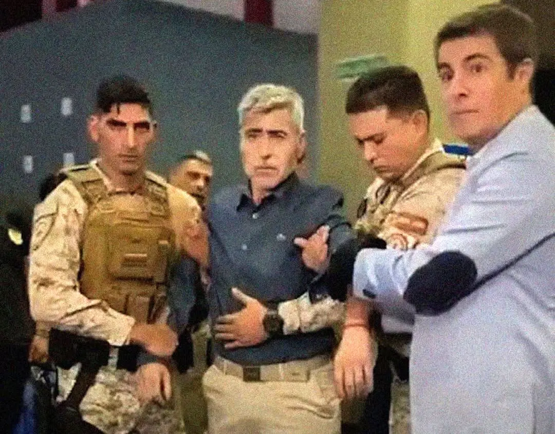 آزمایش دستکش الکتروشوک پلیس آرژانتین روی وزیر 