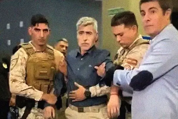 آزمایش دستکش الکتروشوک پلیس آرژانتین روی وزیر 