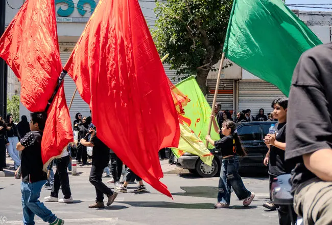 وقتی زنان چادری و دختران بی‌حجاب کنار هم ایستادند!