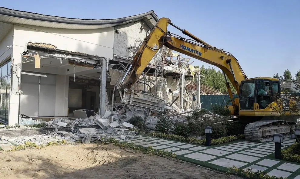 تخریب اَبَر ویلای شخص ذی‌نفوذ در حاشیه‌ رود کرج
