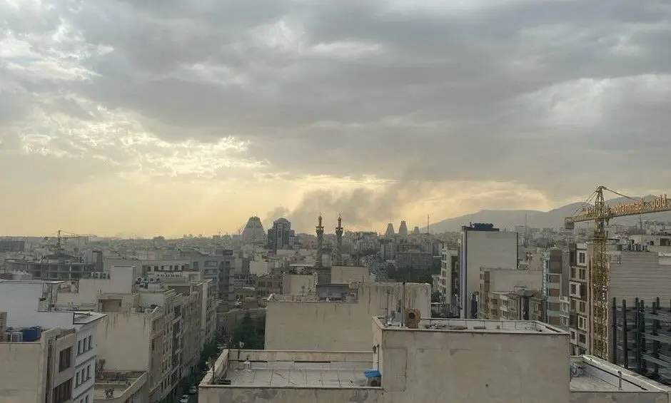 تصویری از ستون دود در غرب تهران/ماجرا چیست؟