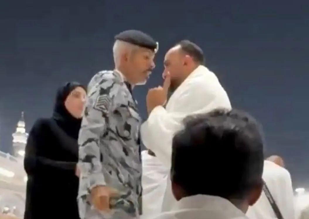  درگیری بین مأمور امنیتی و یکی از زائران خانه خدا جنجال‌ساز شد