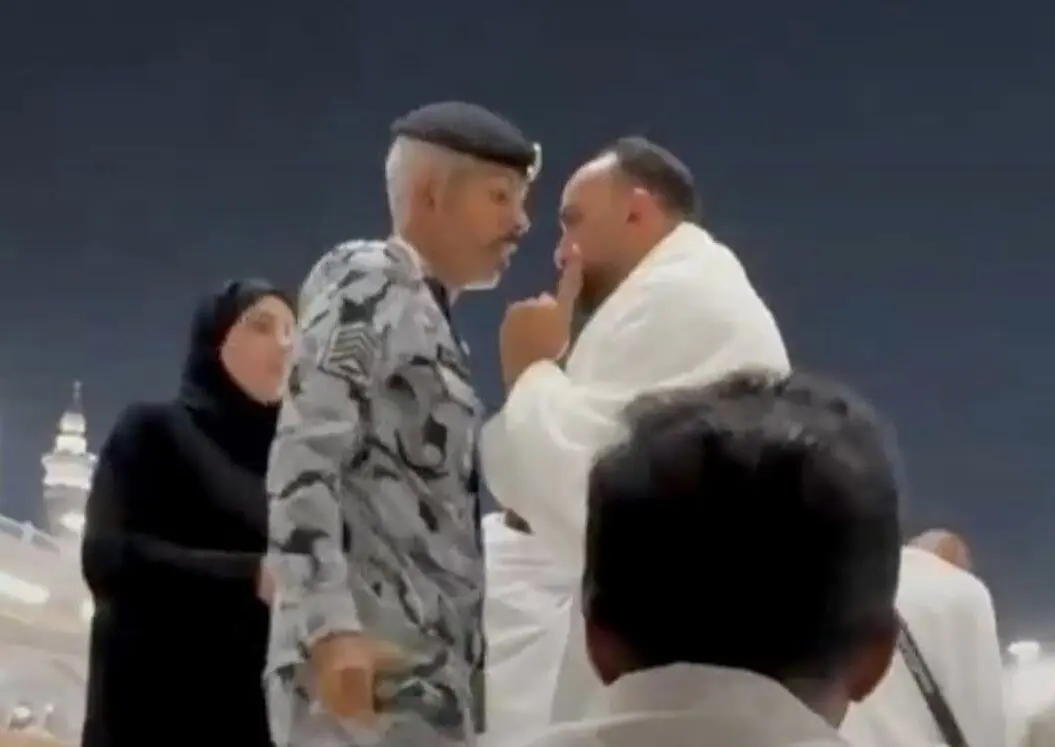  درگیری بین مأمور امنیتی و یکی از زائران خانه خدا جنجال‌ساز شد