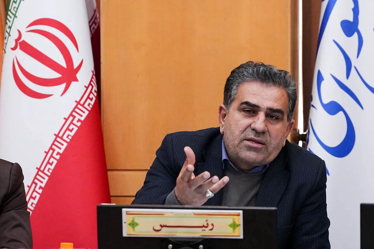 نماینده مجلس: سفر برخی از مدیران در شرایط کنونی به خارج از کشور مشکوک است
