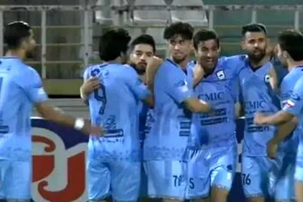 ببینید؛ گل اول چادرملو به پرسپولیس توسط صادقیان دقیقه 57 