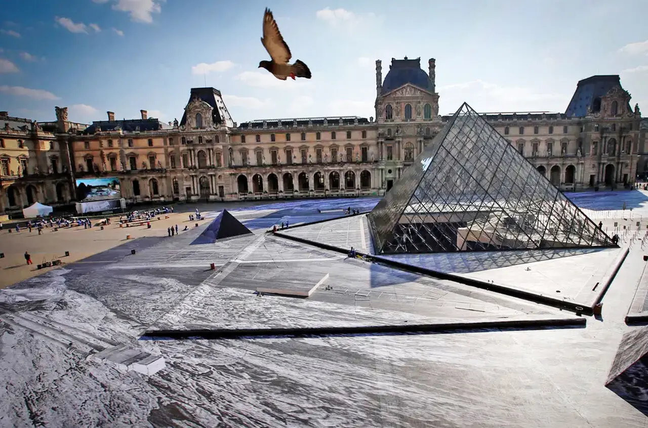 «لوور» باز شد