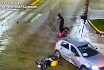 ببینید؛ نجات معجزه‌آسا یک پیک غذا پس از تصادف وحشتناک