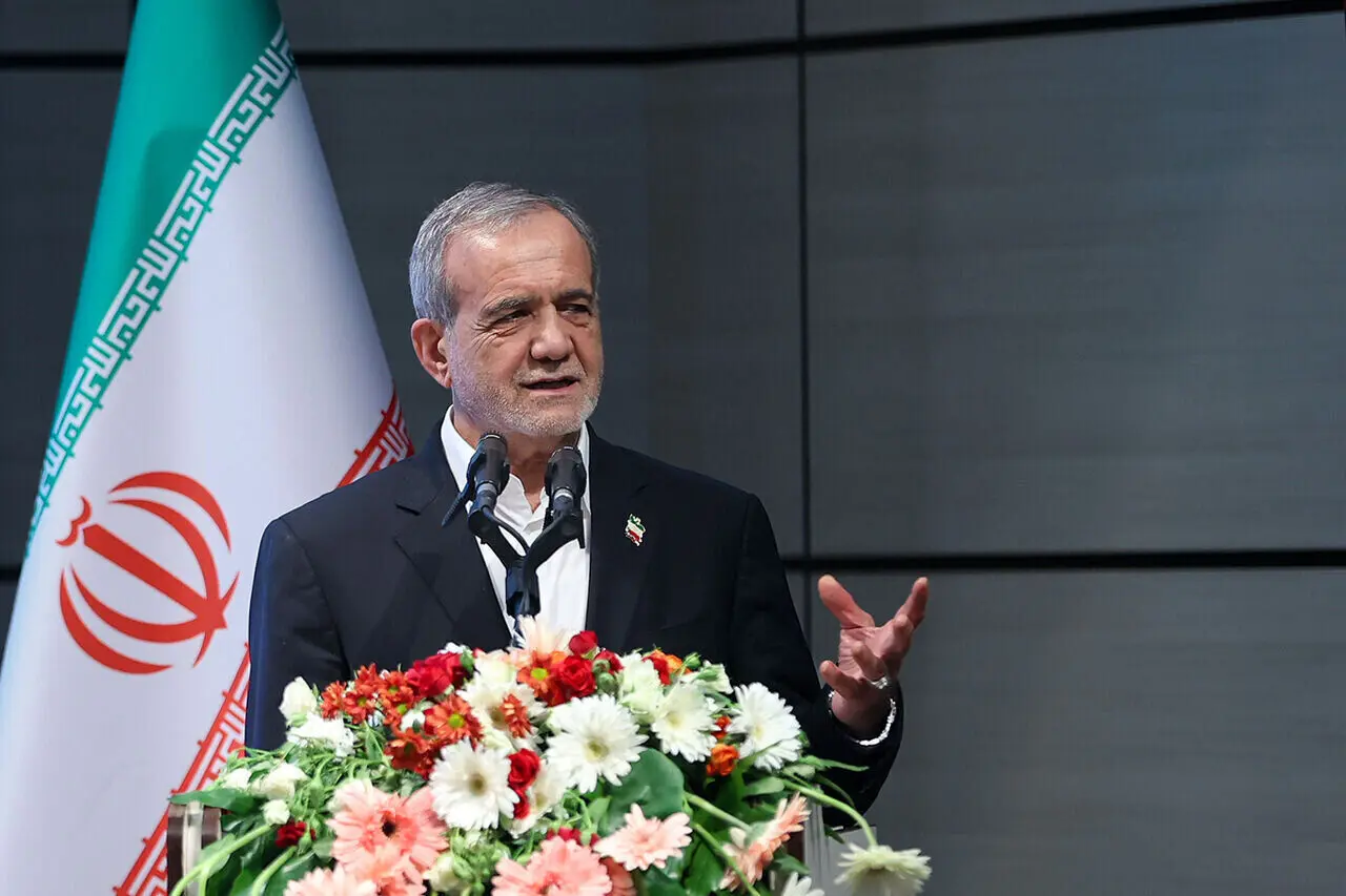 انتقاد پزشکیان از مقامات ایلامی؛ به من می‌گفتند این کار را بکن و این کار را نکن!