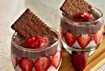 طرز تهیه دسر توت فرنگی شکلاتی، دسر خوشمزه بهاری

