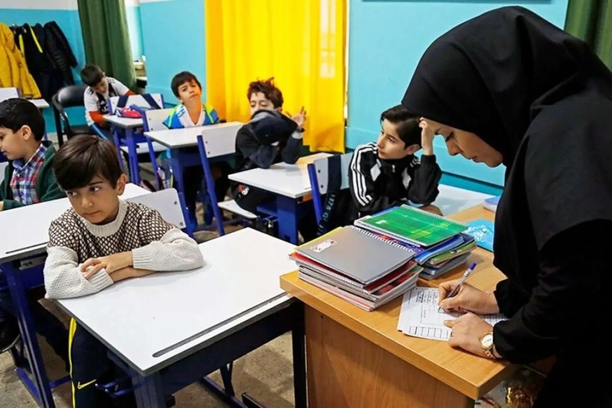 سخنگوی وزارت آموزش و پرورش: کمبود معلم نداریم/ دلیلی برای کلاسهای مجازی وجود ندارد