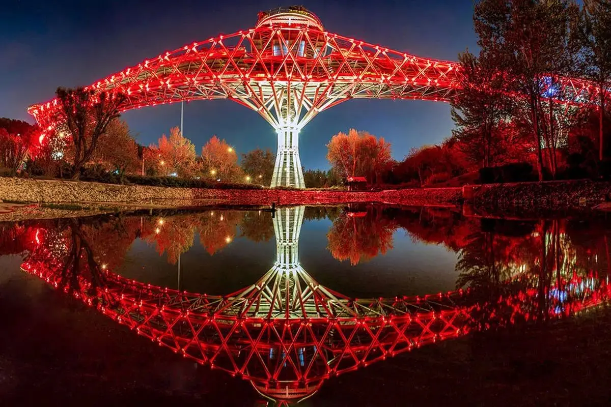 پل طبیعت قرمز می‌شود