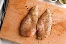 ببینید؛ طرز تهیه یک غذای خوشمزه با سینه مرغ