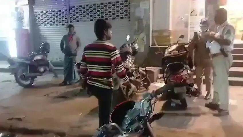 راننده مست با یک مار پلیس را تهدید کرد!