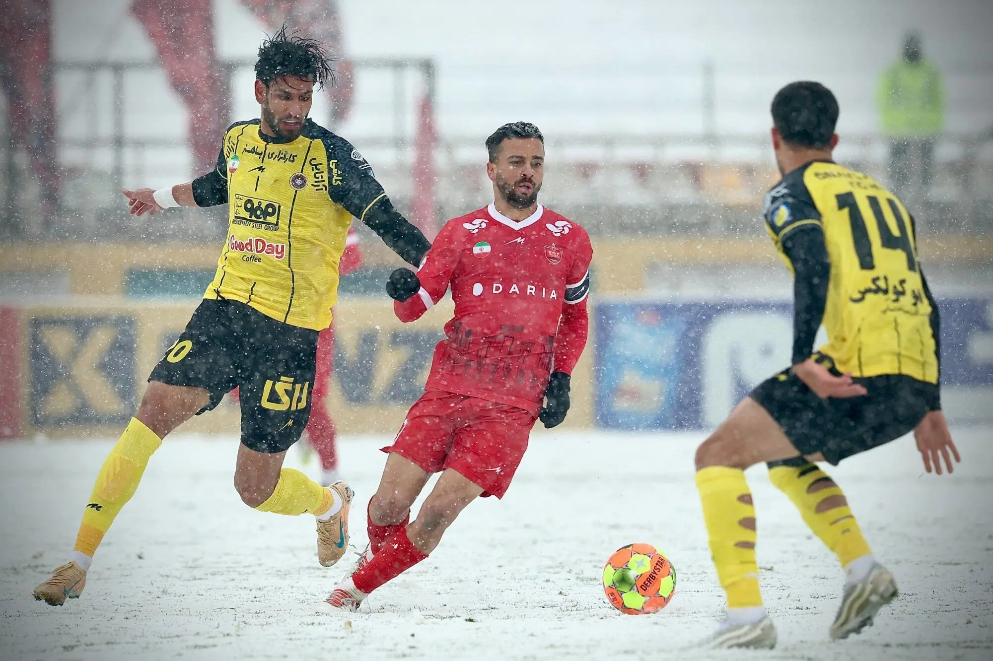 بررسی آمار بازی برفی؛ پرسپولیس امید گل را برد، سپاهان مالکیت